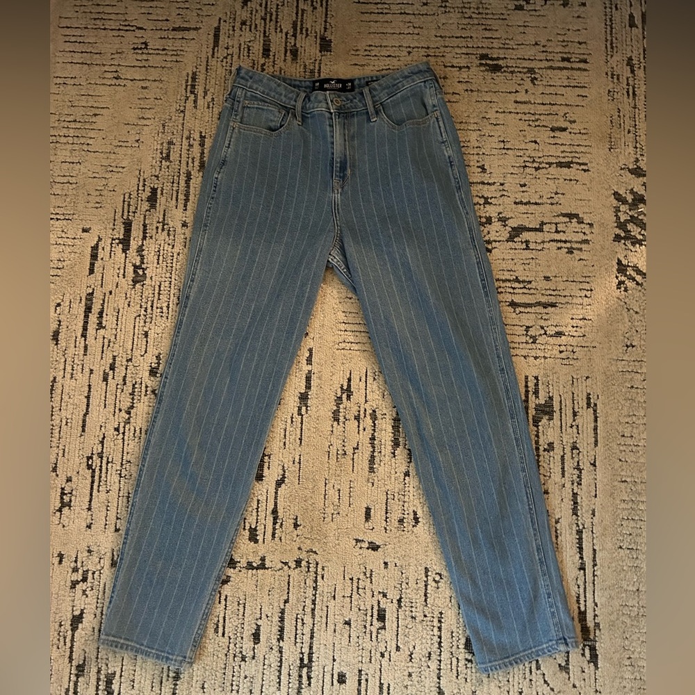 Hollister Ultra High Rise Mom Jeans
